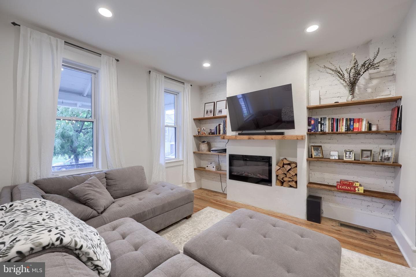714 Manor Street photo 9