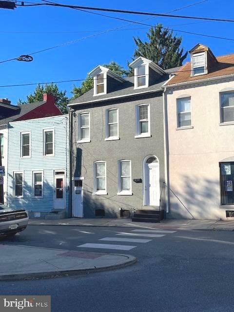 441 E Strawberry Street, Lancaster