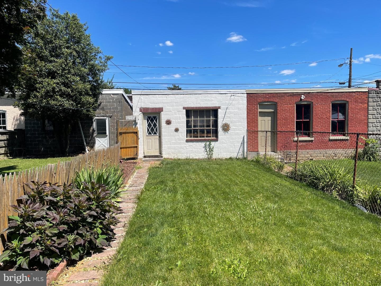 227 E Ross Street photo 2