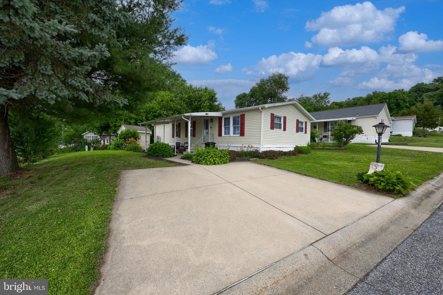 671 Lilac Drive photo 3