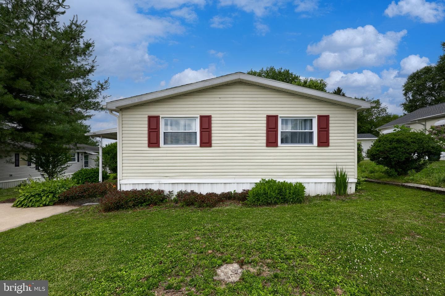 671 Lilac Drive photo 5