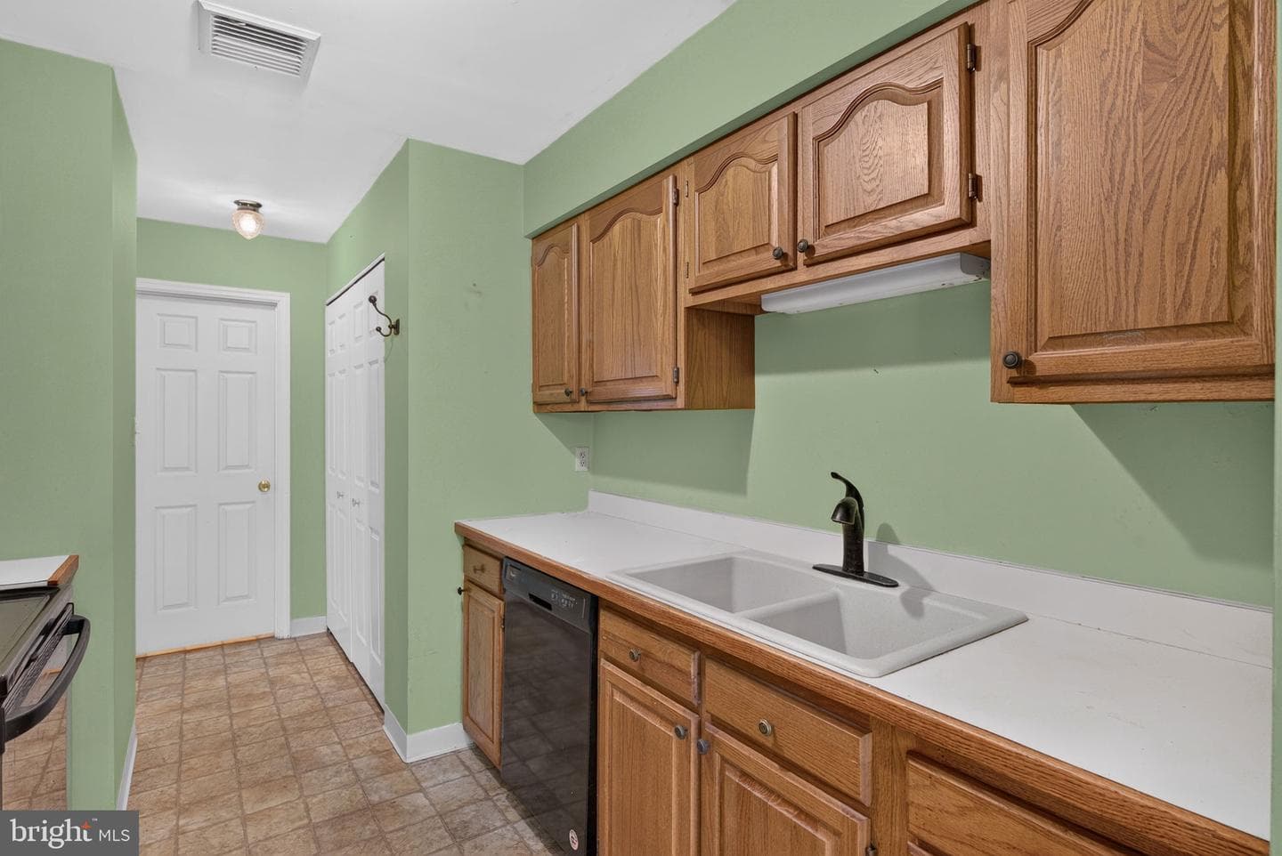 136 Rockford Square photo 11