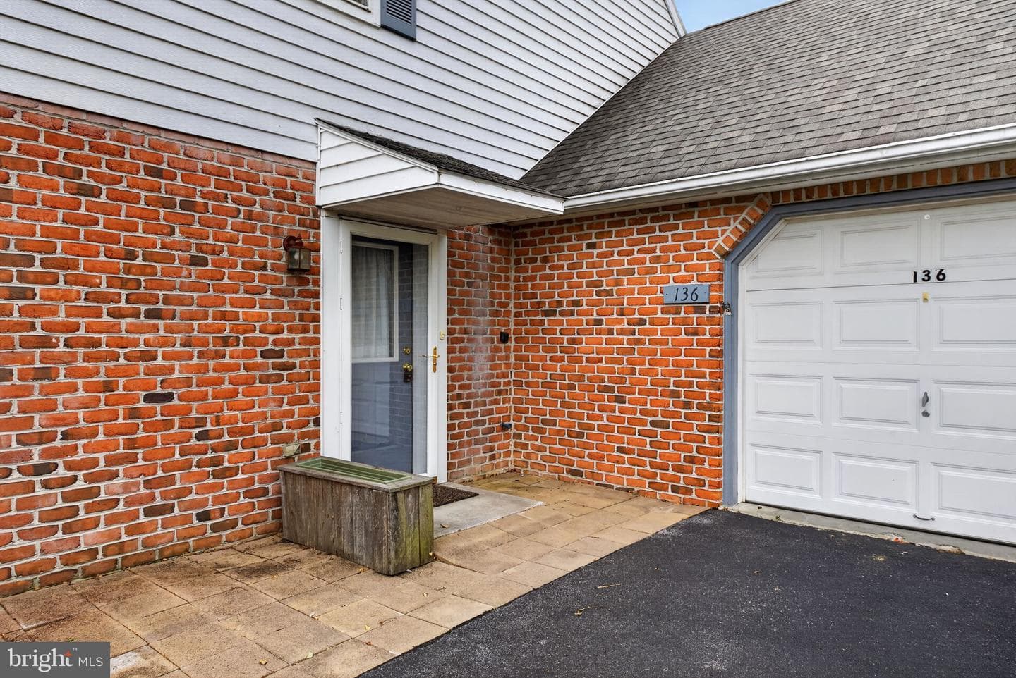 136 Rockford Square photo 4