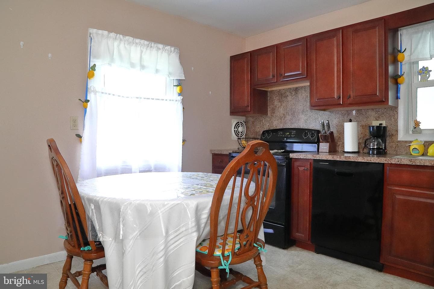 68 Pilgrim Drive photo 9