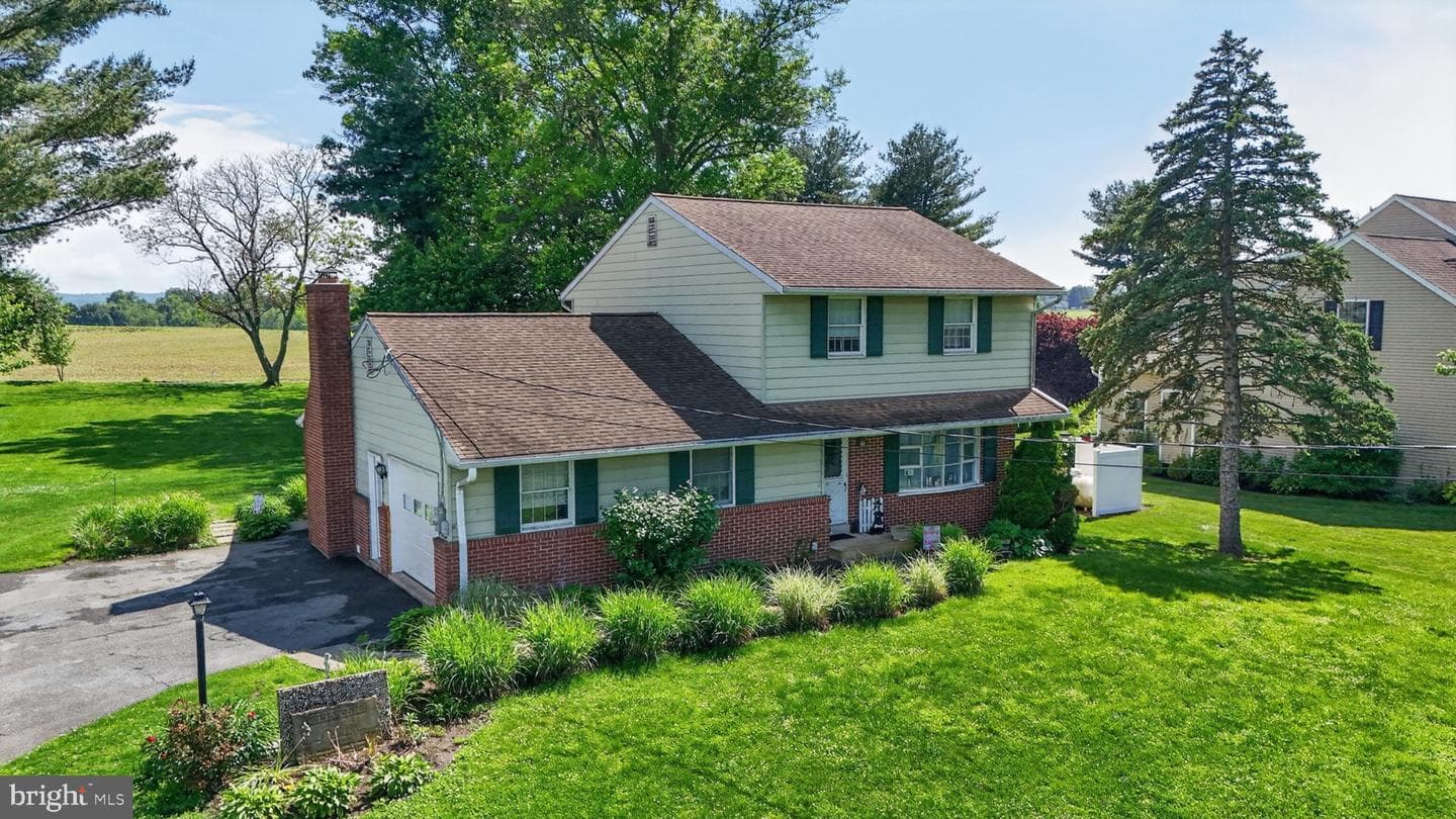 1106 Village Road photo 10