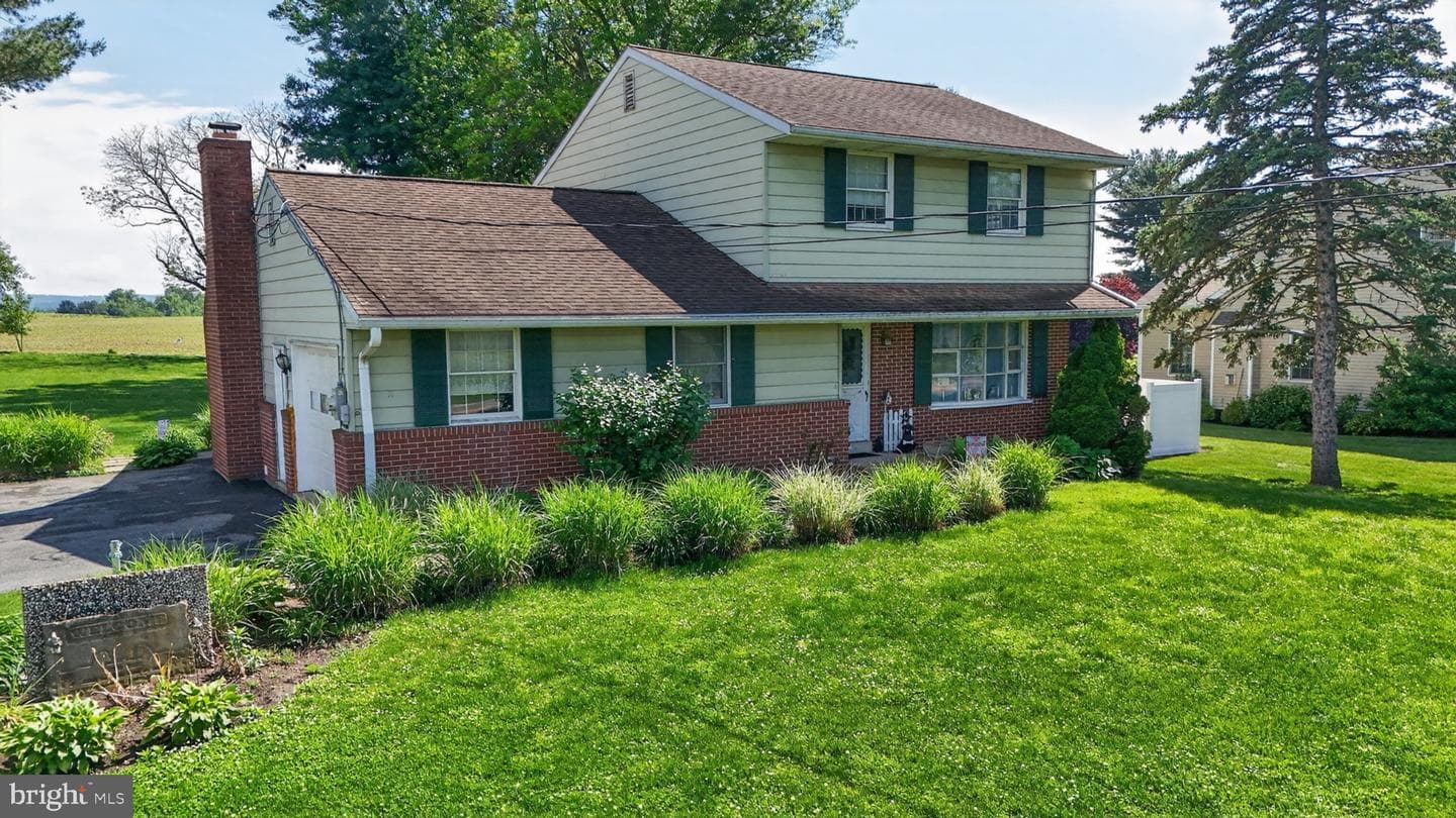 1106 Village Road photo 11