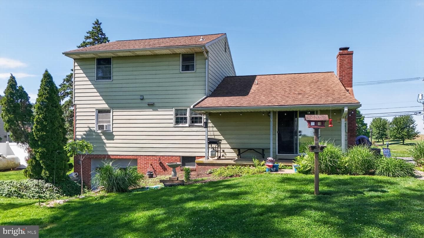 1106 Village Road photo 21