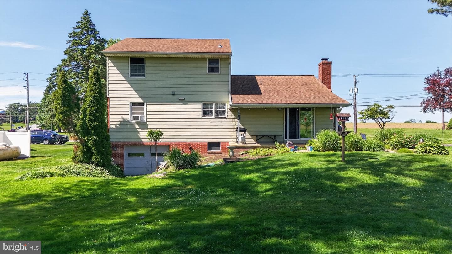 1106 Village Road photo 22