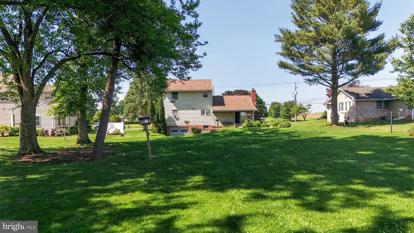 1106 Village Road photo 24