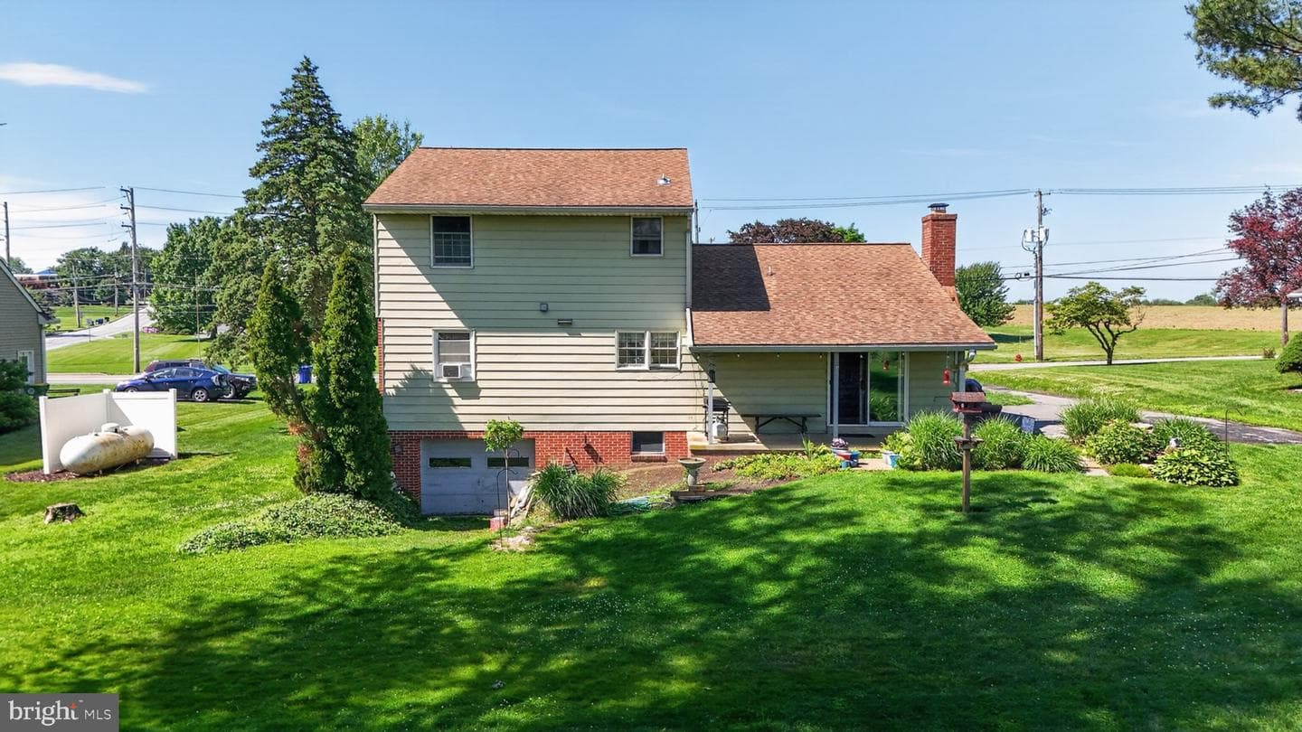 1106 Village Road photo 25