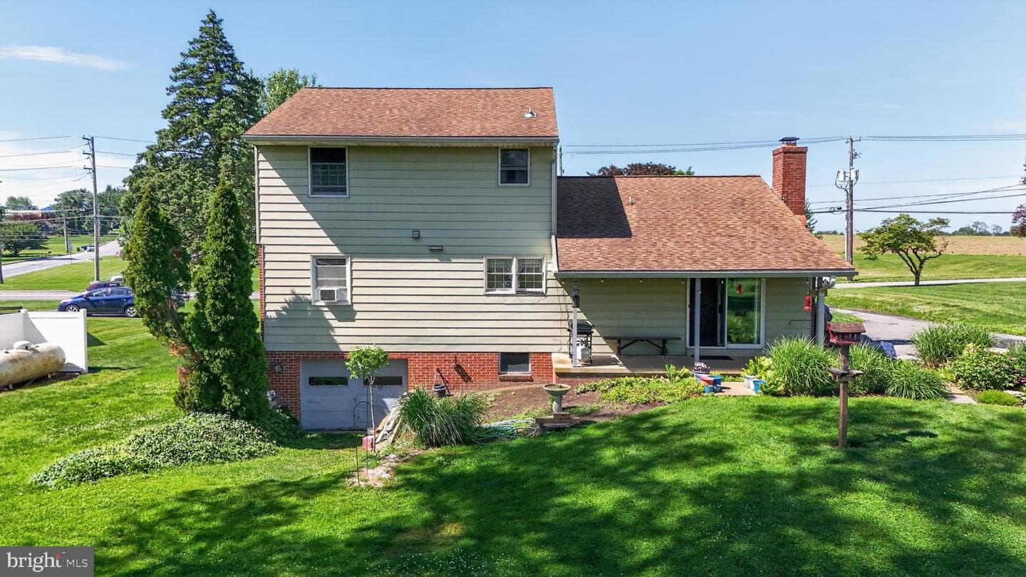 1106 Village Road photo 26