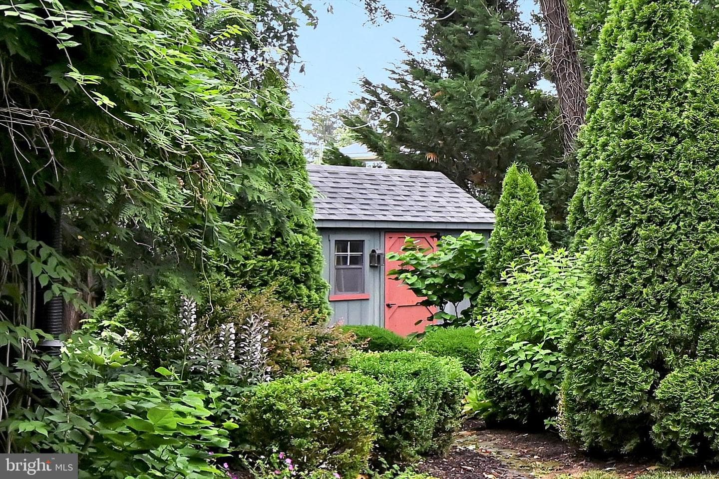 11 Union Avenue photo 86