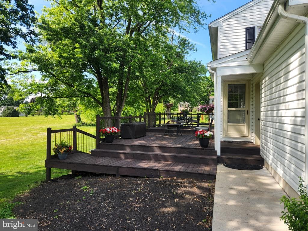 2132 Lyndell Drive photo 4