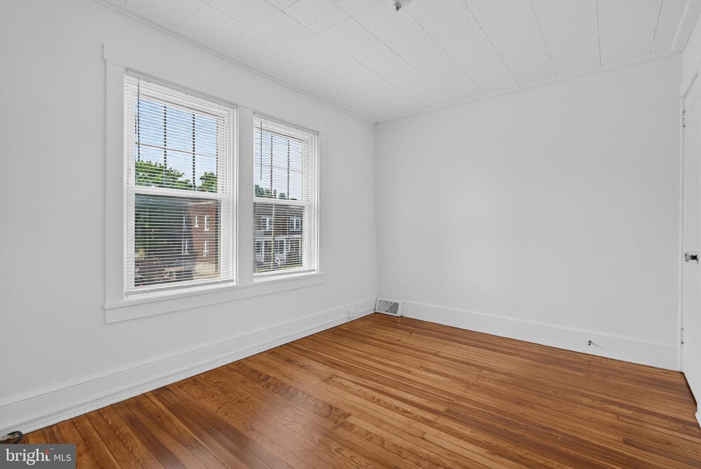 661 Lehigh Avenue photo 12