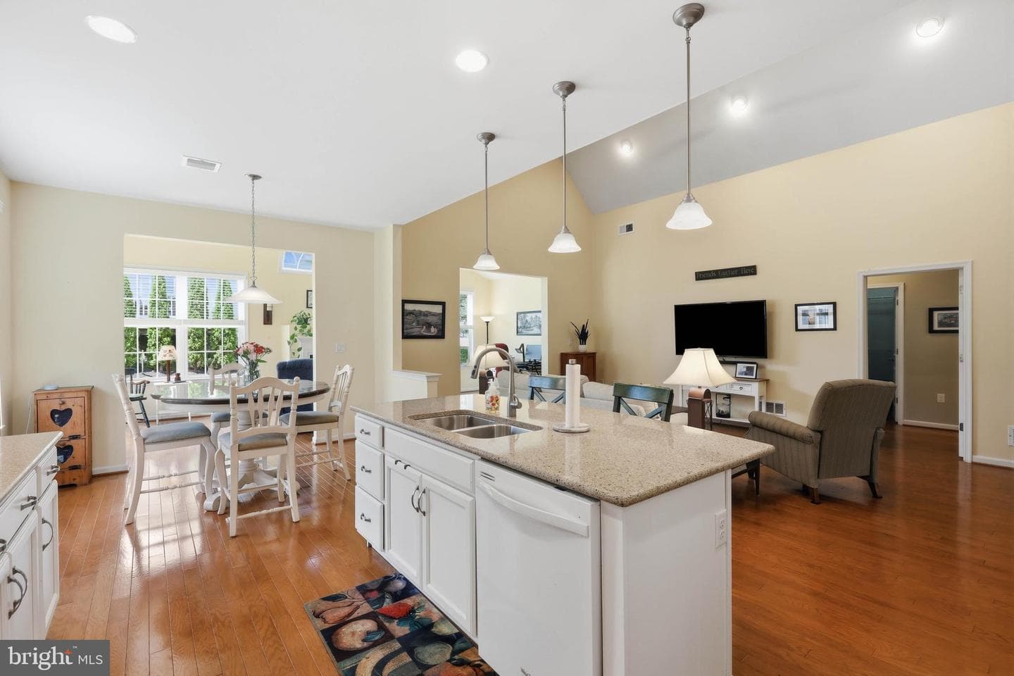 1063 Presidents Drive photo 19