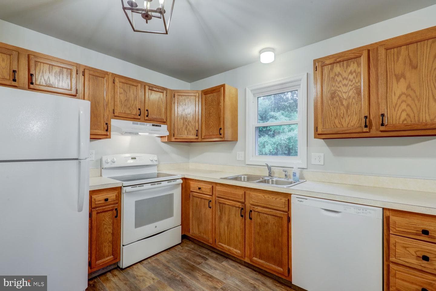 867 Oak Street photo 10