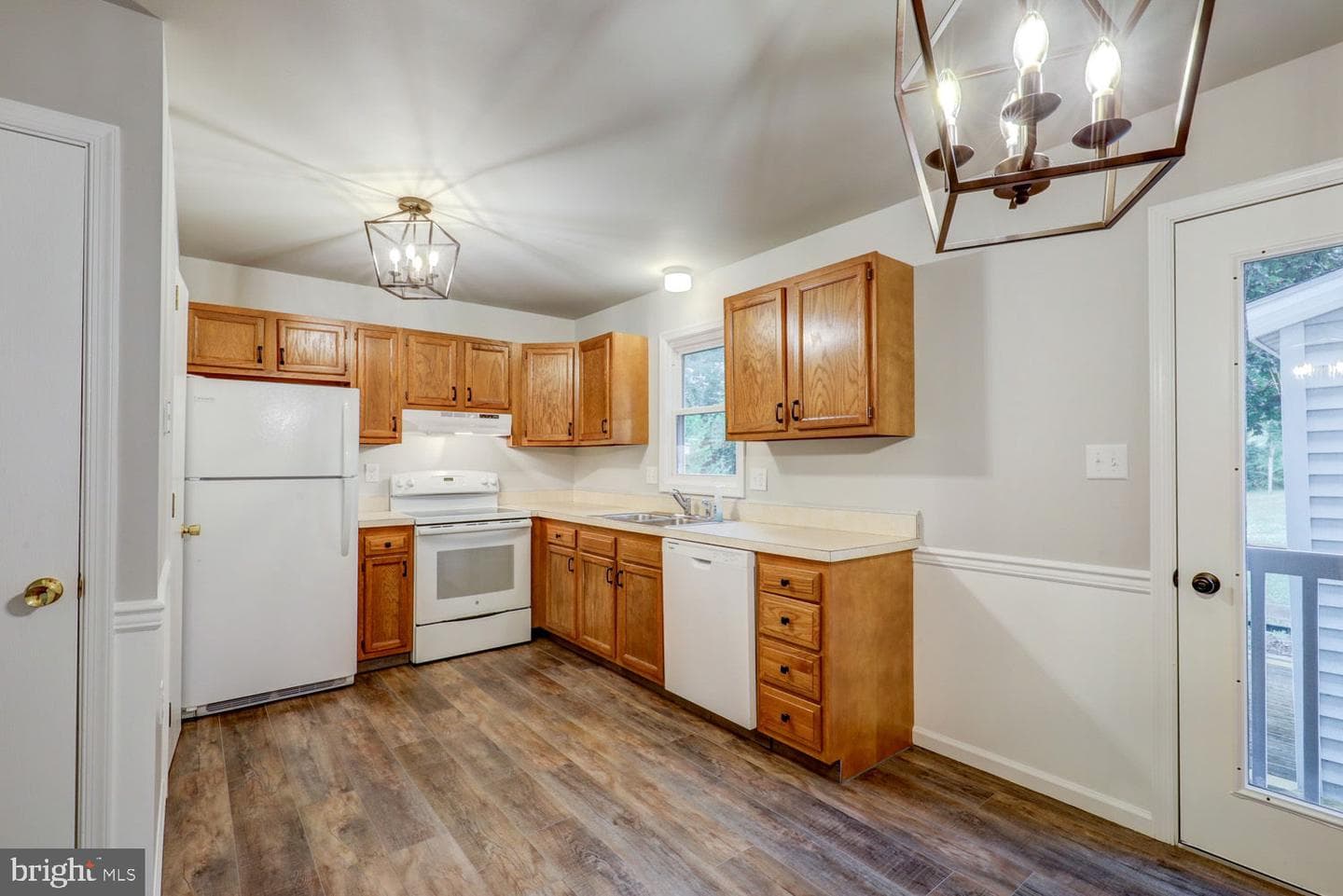 867 Oak Street photo 9