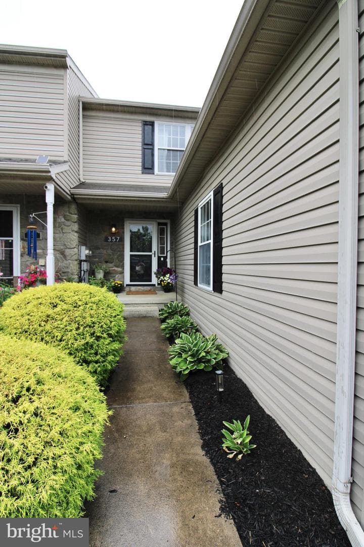357 Deerfield Drive photo 2