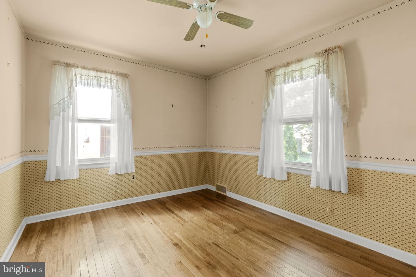529 S 6th Street photo 33
