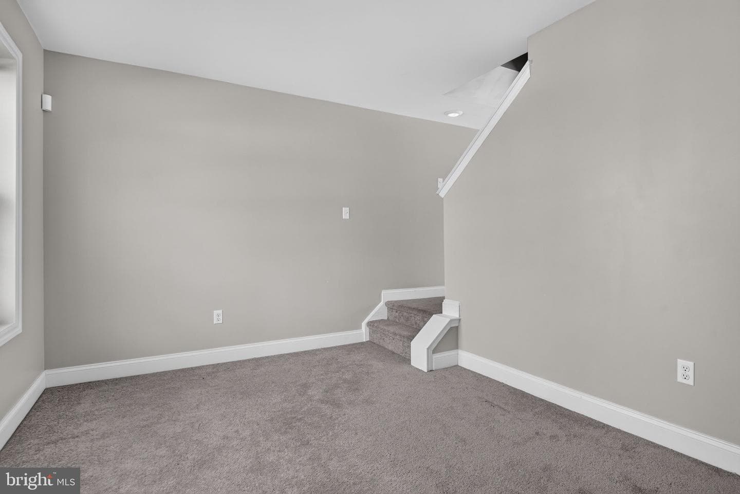 303 Magnolia Lane photo 6