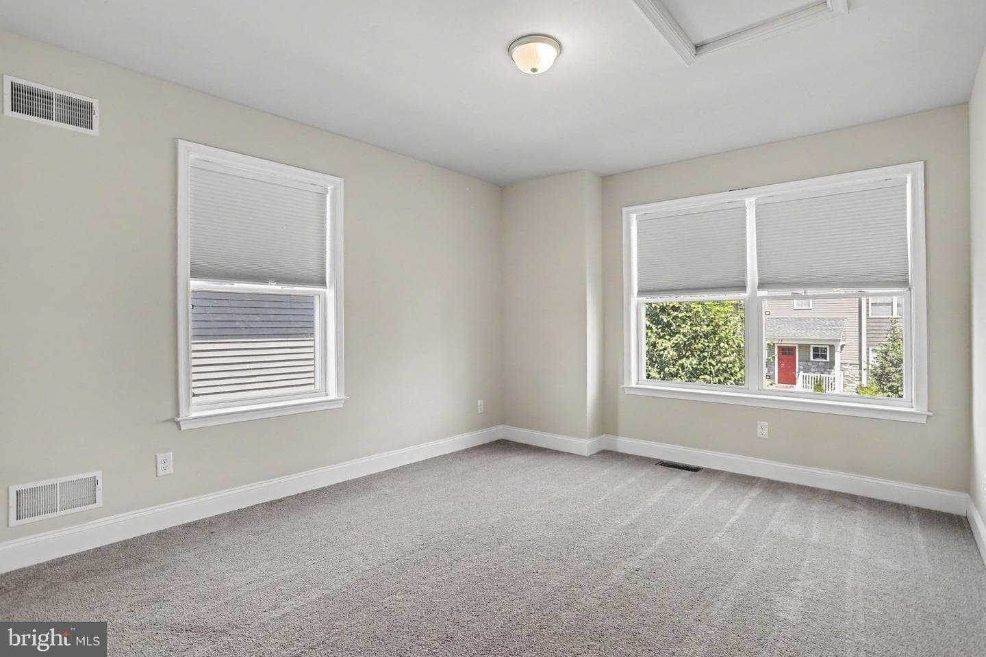 12 Pacific Boulevard photo 17
