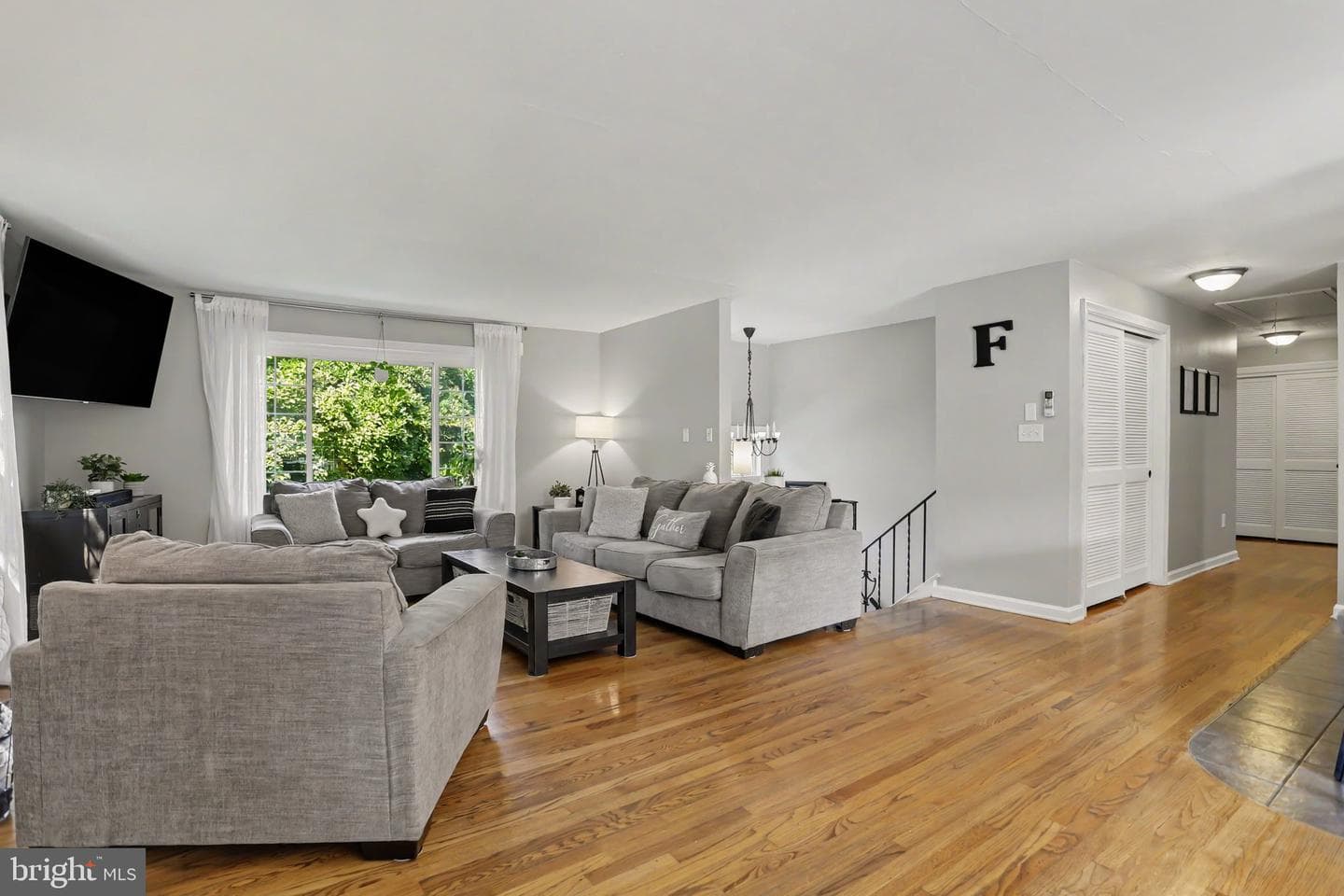1837 Amity Drive photo 4