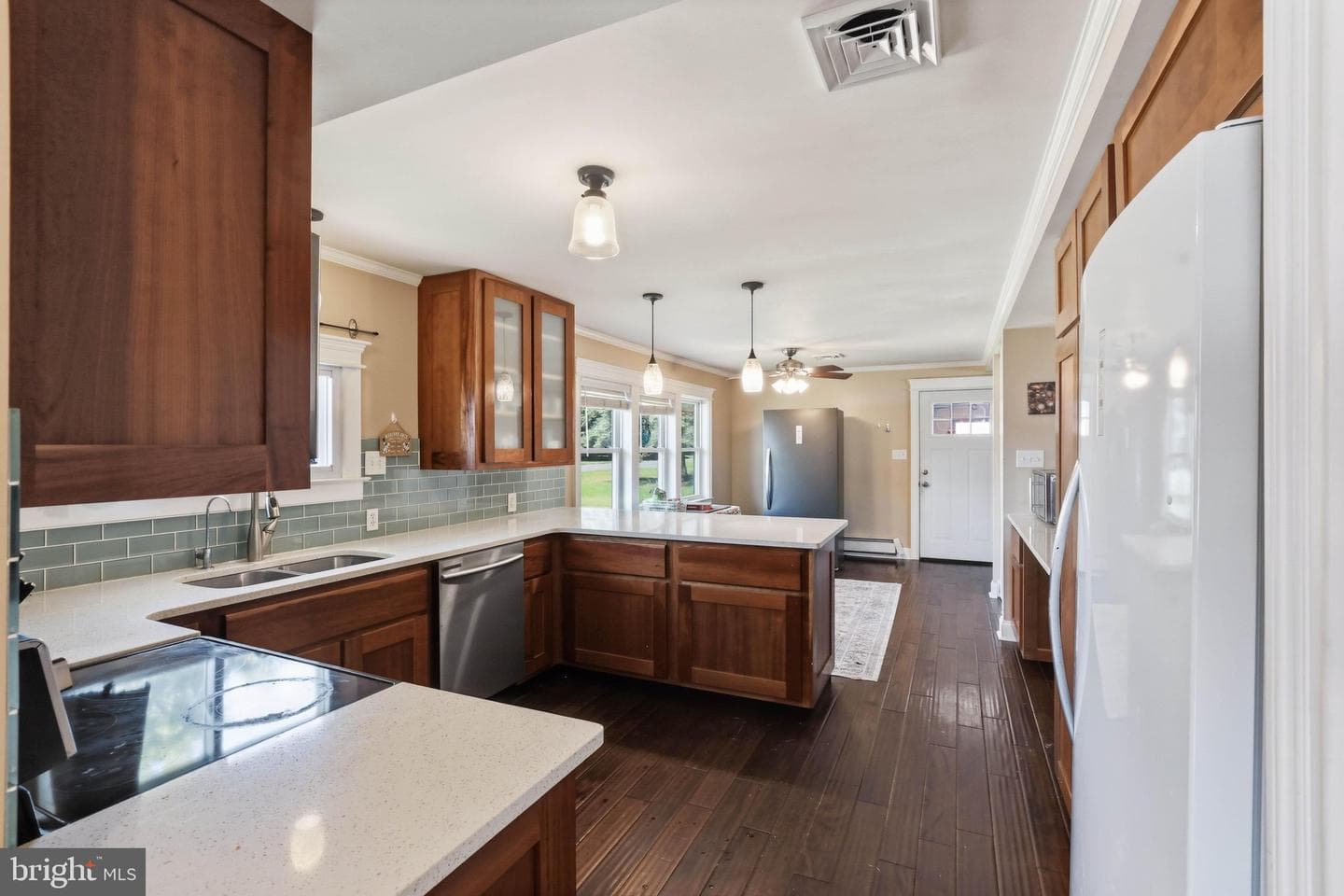 55 Stanley Avenue photo 12