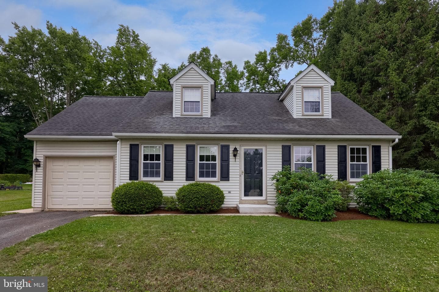 303 Parkwood Drive, Lancaster