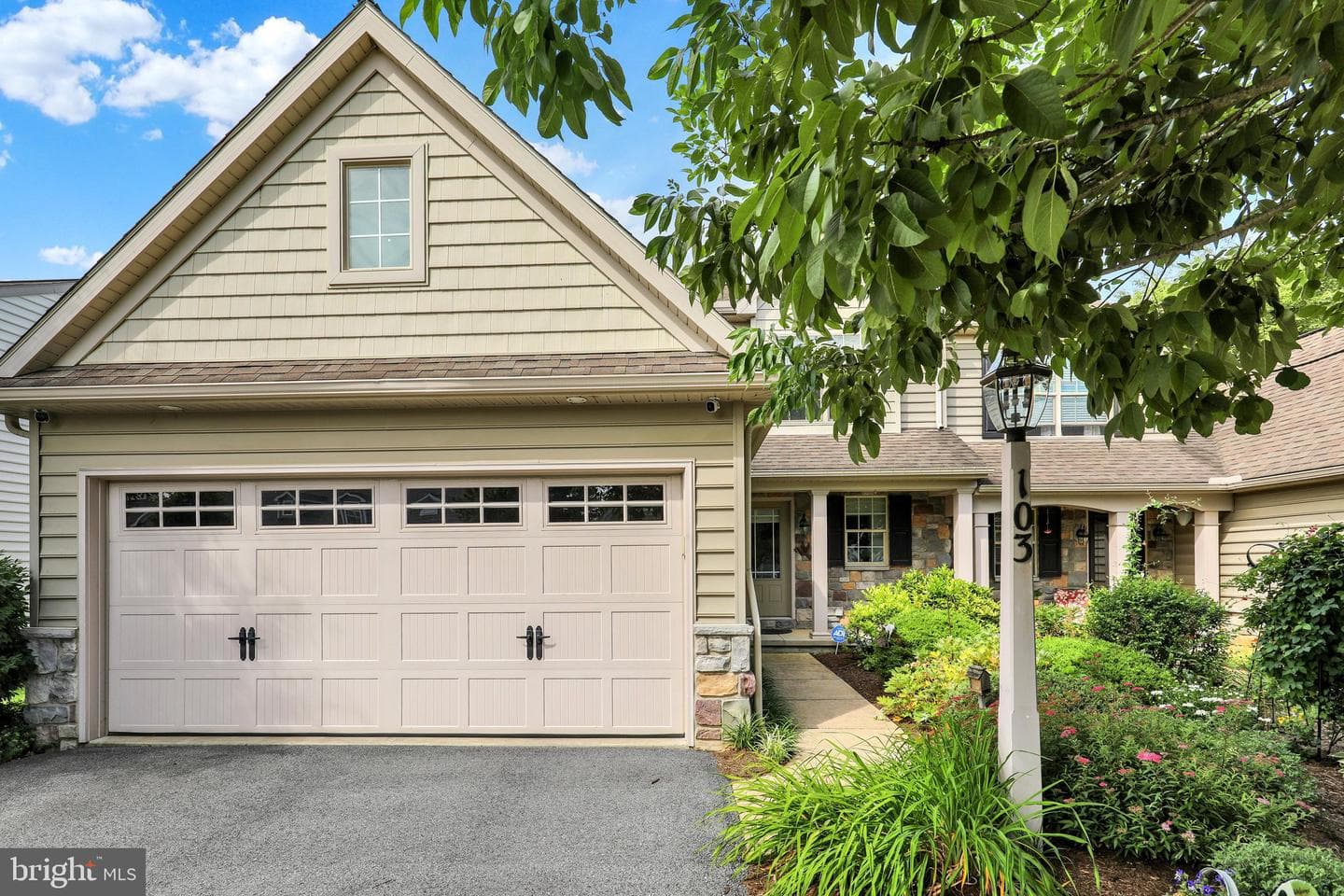 103 Goldenfield Drive, Lancaster