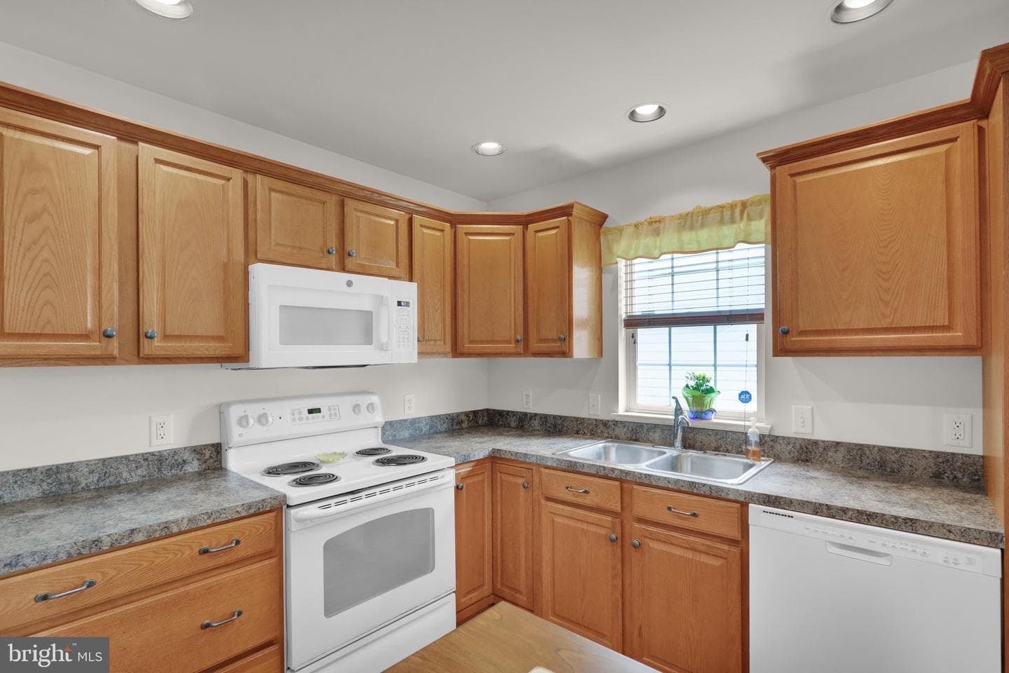 103 Goldenfield Drive photo 6