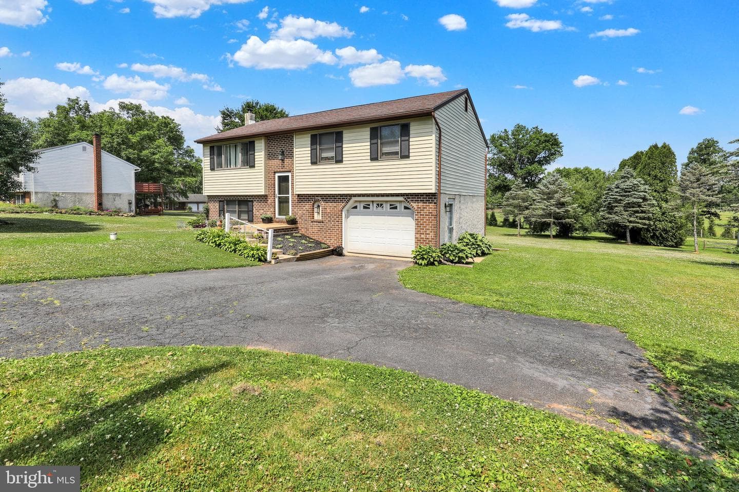 220 Pleasant Valley Road photo 3