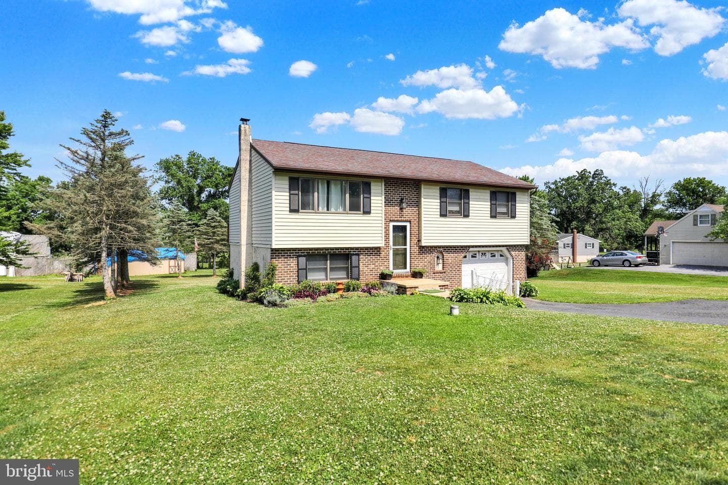 220 Pleasant Valley Road photo 4