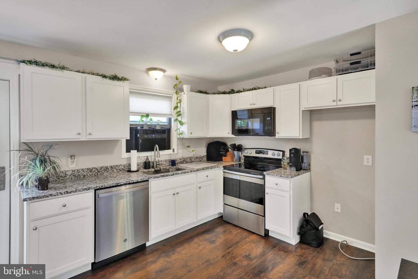 220 Pleasant Valley Road photo 8