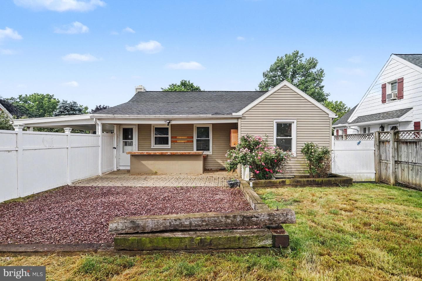 237 Noble Street photo 23