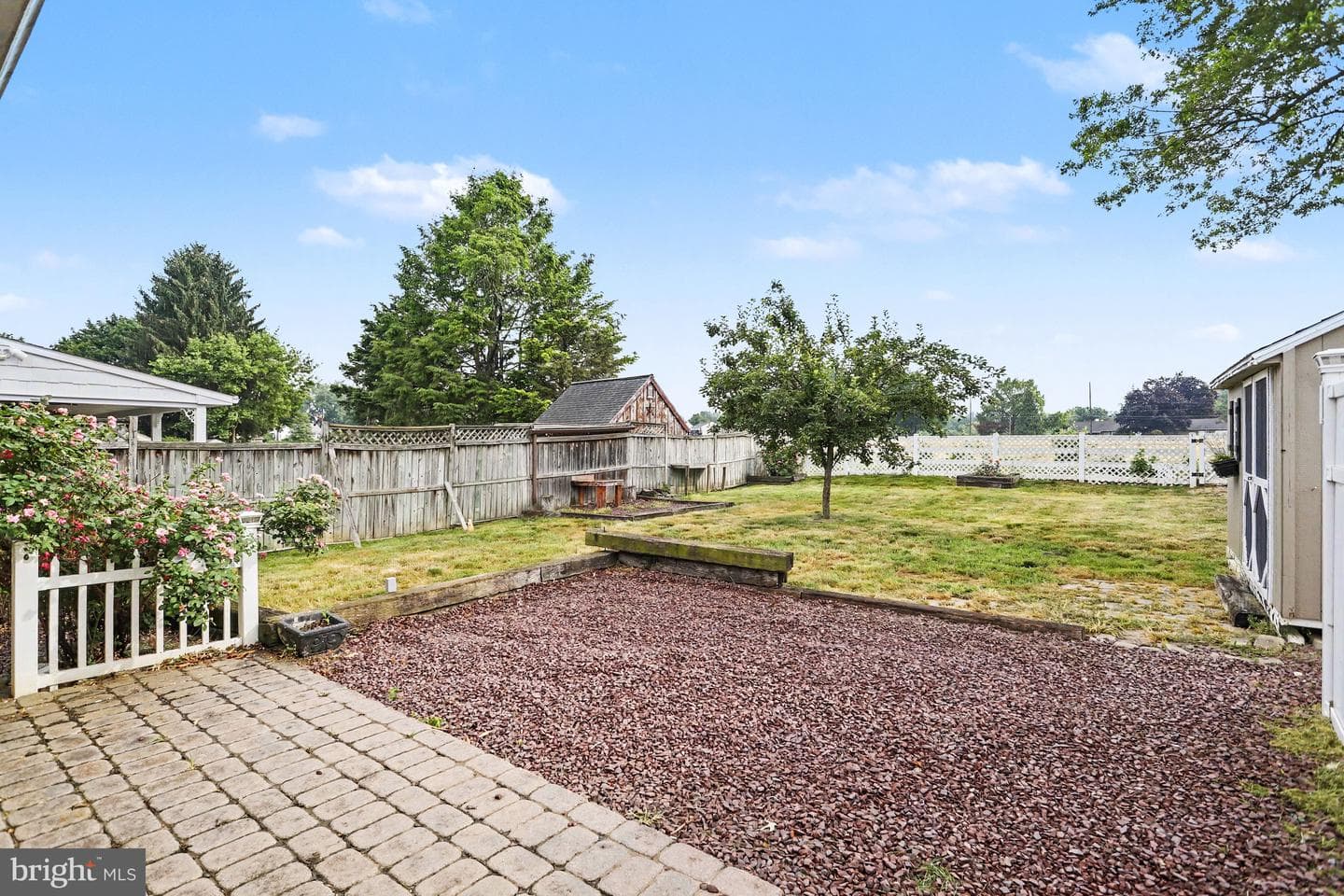 237 Noble Street photo 25
