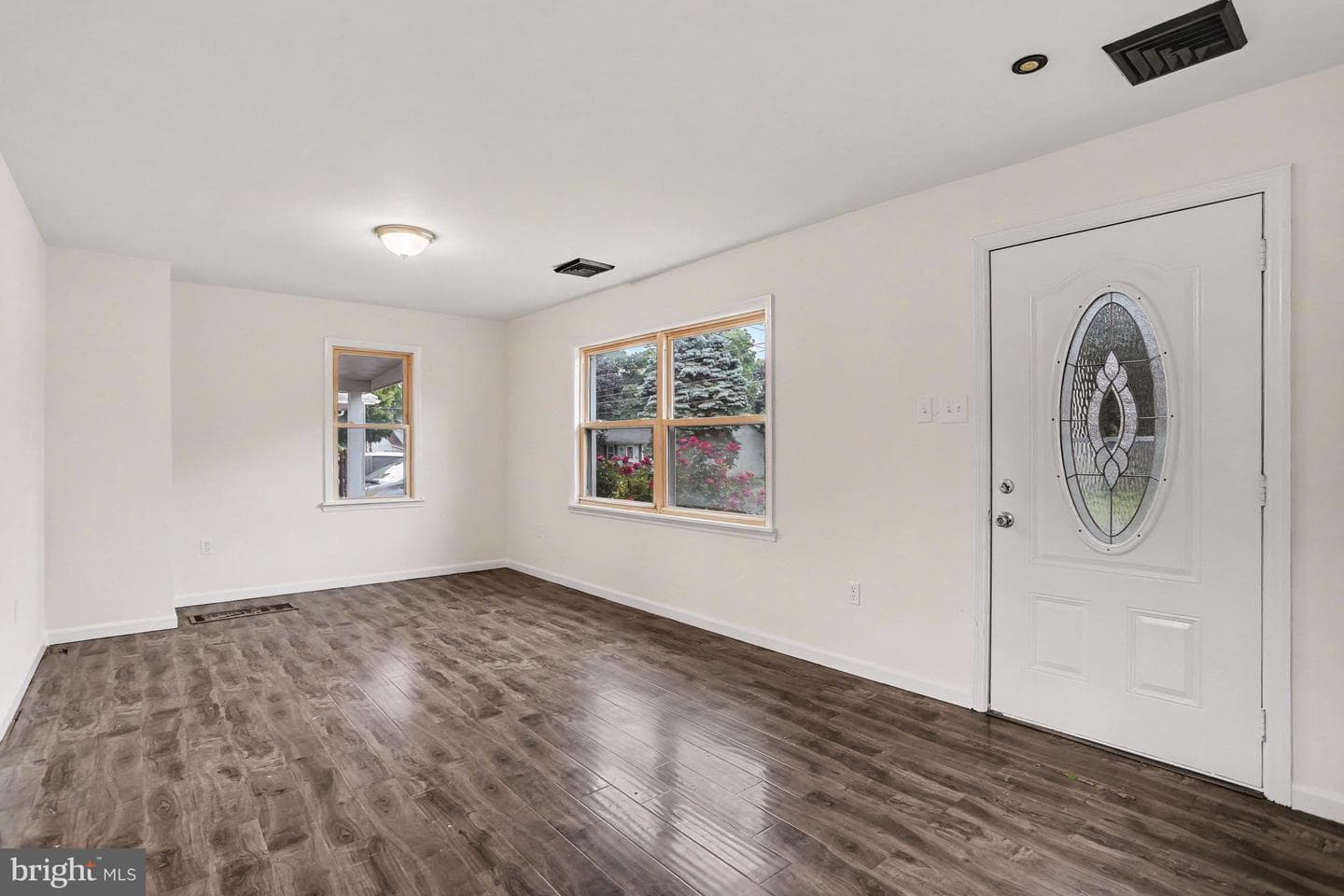 237 Noble Street photo 5