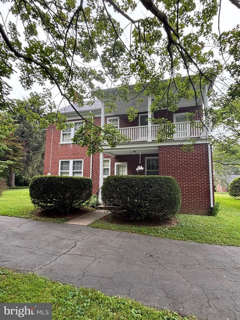 2 Hoover Road, Lancaster