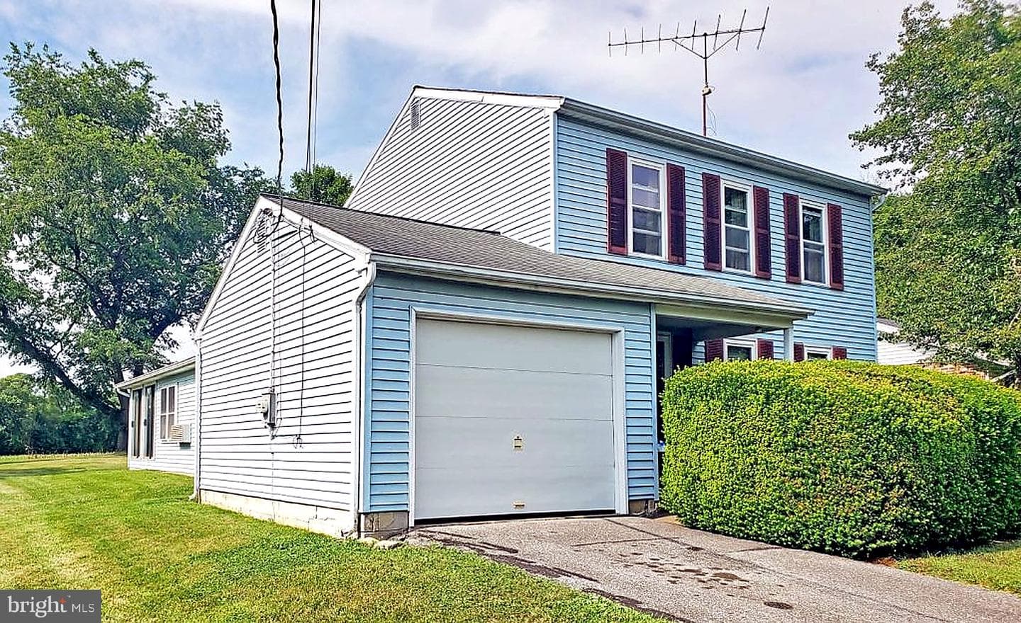 914 W Fairway Drive, Lancaster