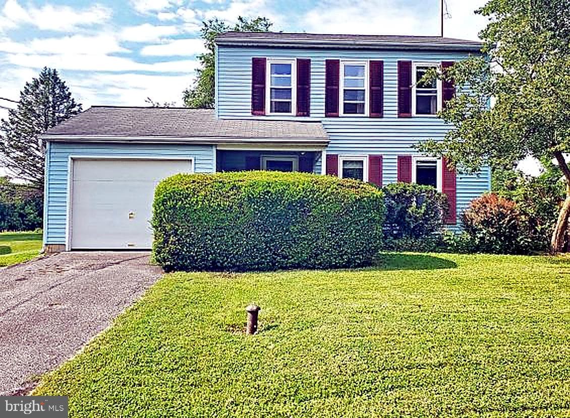 914 W Fairway Drive, Lancaster