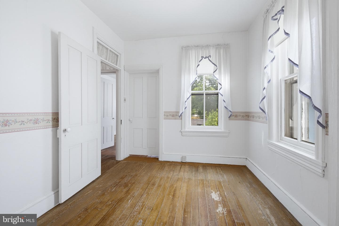 566 Walnut St photo 20