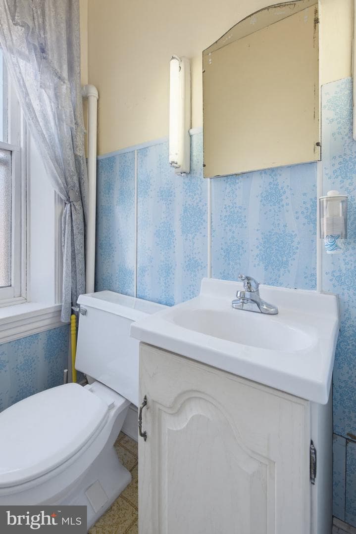 566 Walnut St photo 24