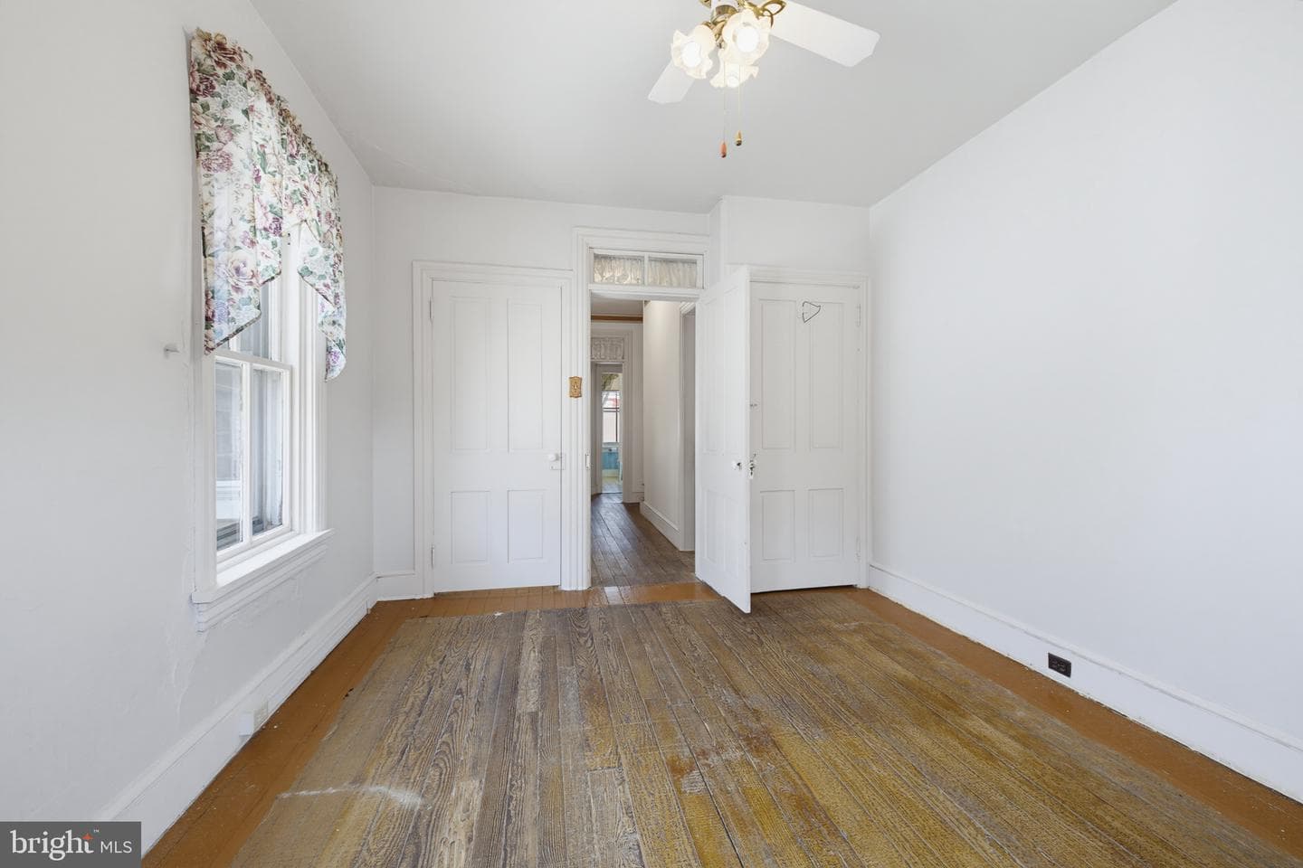 566 Walnut St photo 25
