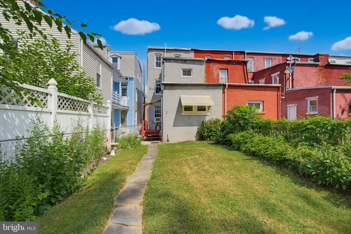 566 Walnut St photo 39