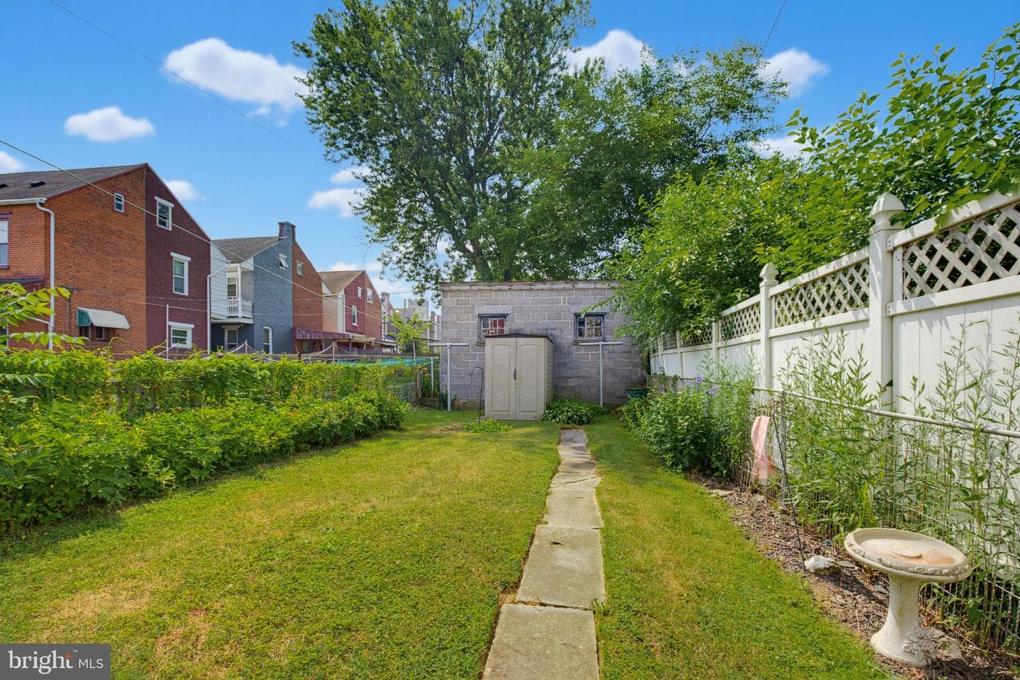 566 Walnut St photo 40