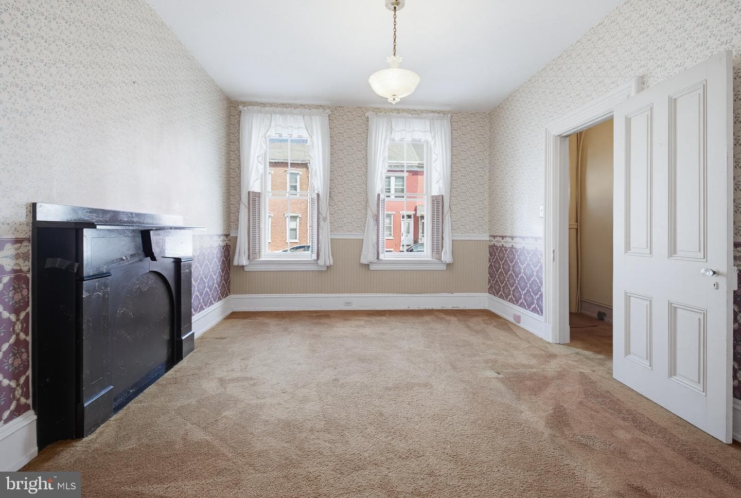 566 Walnut St photo 7