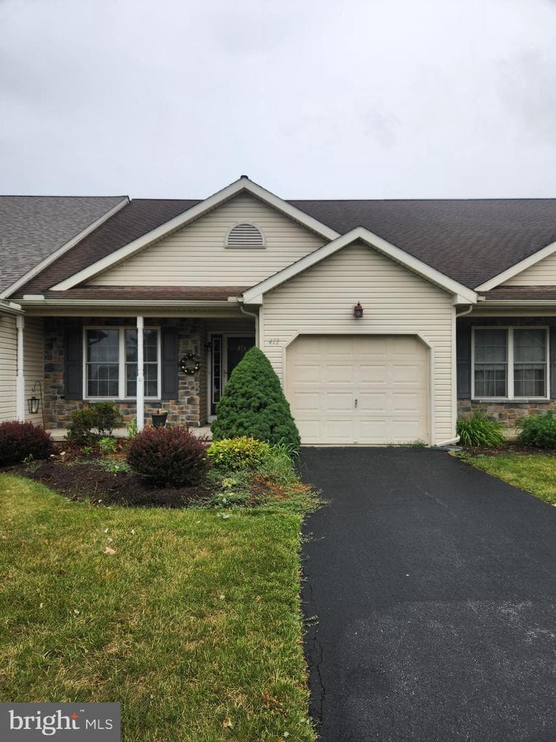 413 Thrush Drive photo 2