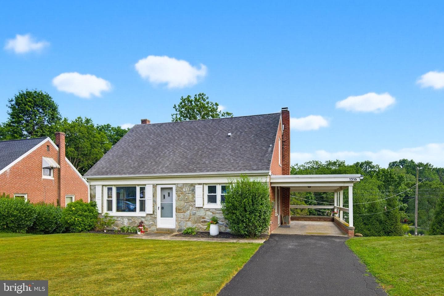1316 Meadowcreek Lane, Lancaster