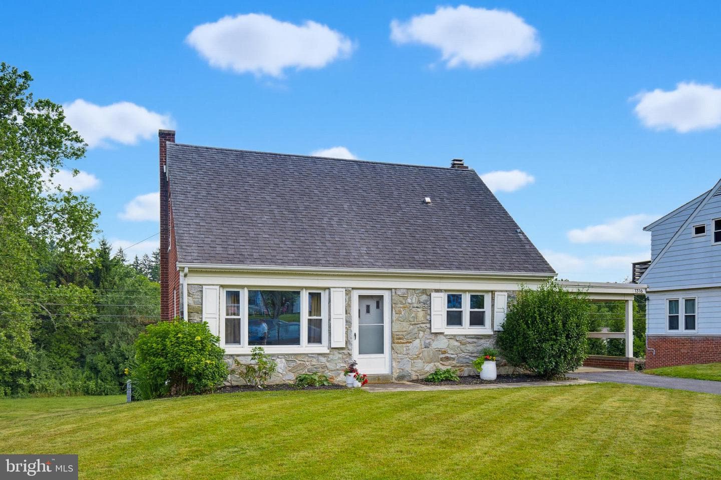 1316 Meadowcreek Lane, Lancaster