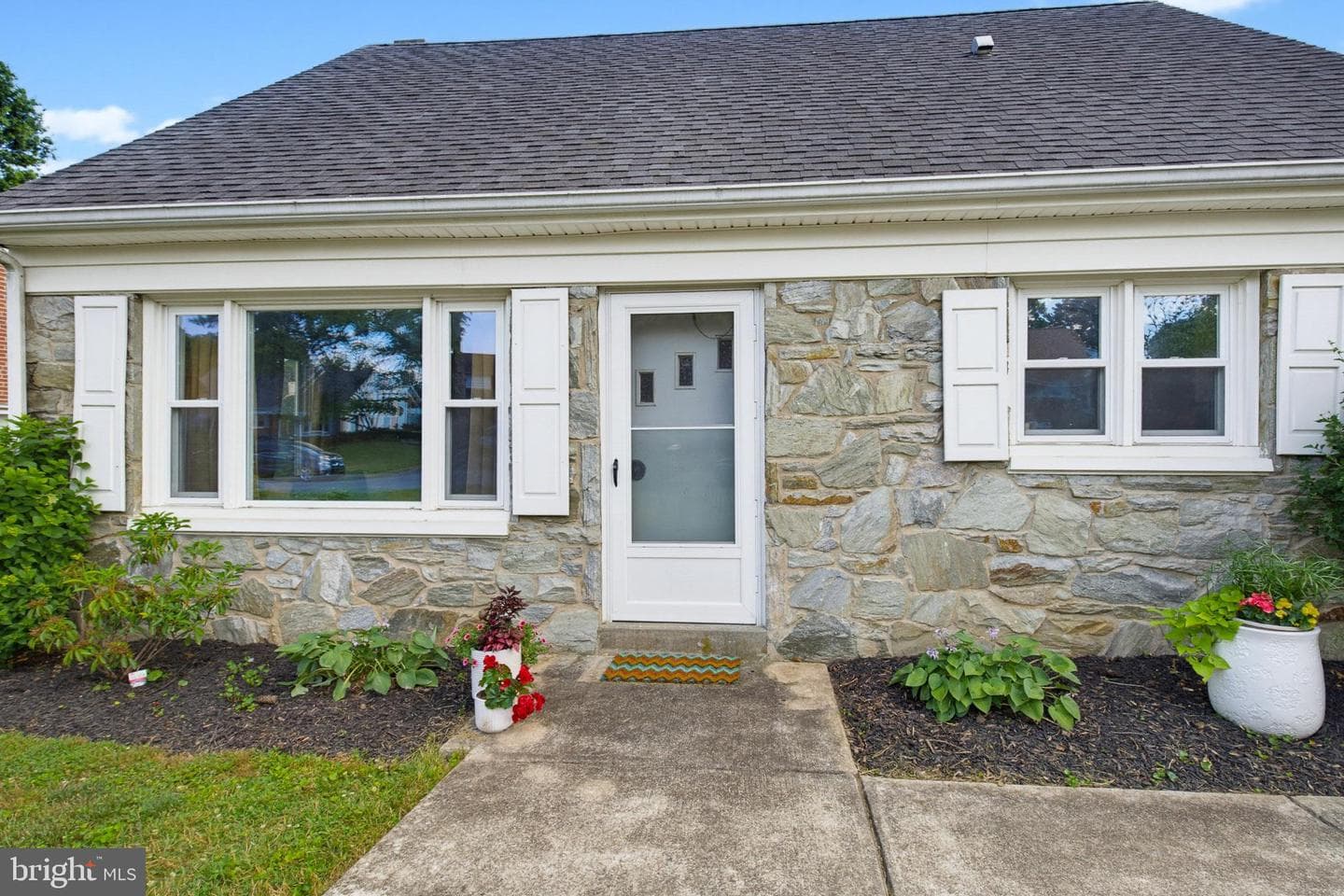 1316 Meadowcreek Lane photo 3