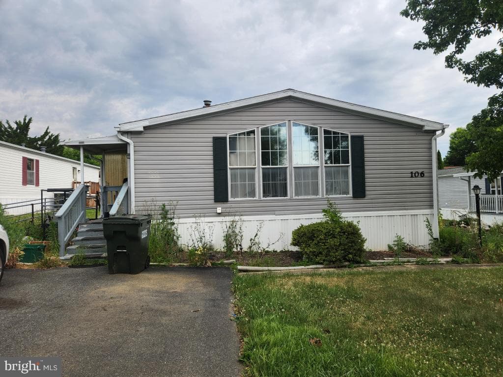 106 Clearfield Court E photo 2